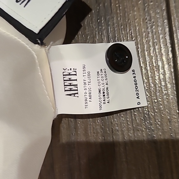 Stunning Women's Moschino Sleeveless Top - Picture 4 of 7